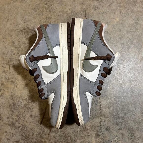 Nike Men\'s Grey and Brown Trainers main image 4